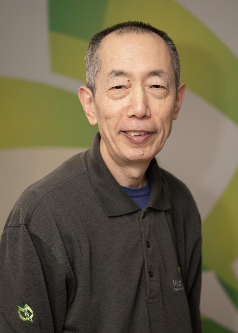Dr Tong, Acupunturist